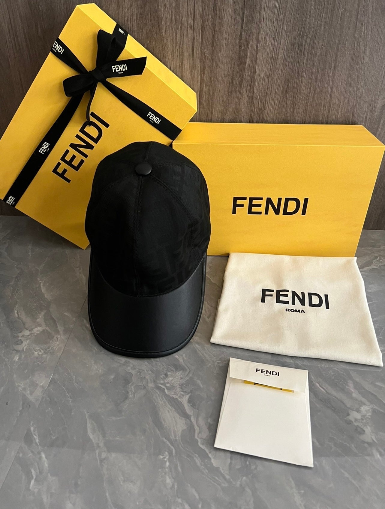 casquette fendi