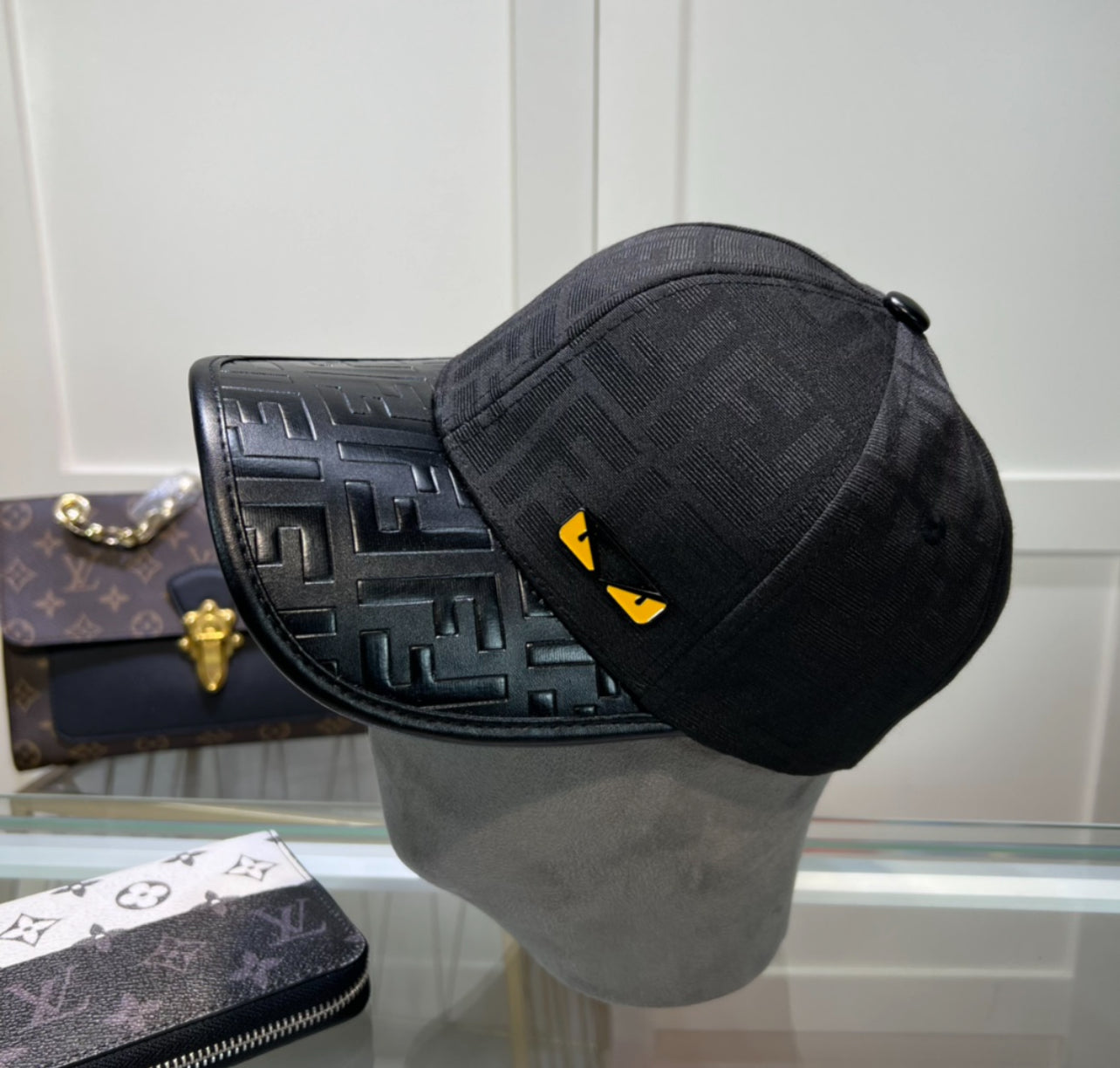 casquette fendi