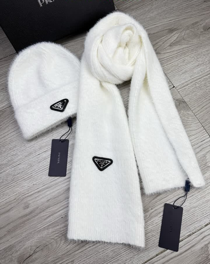 Bonnet et écharpe PRADA