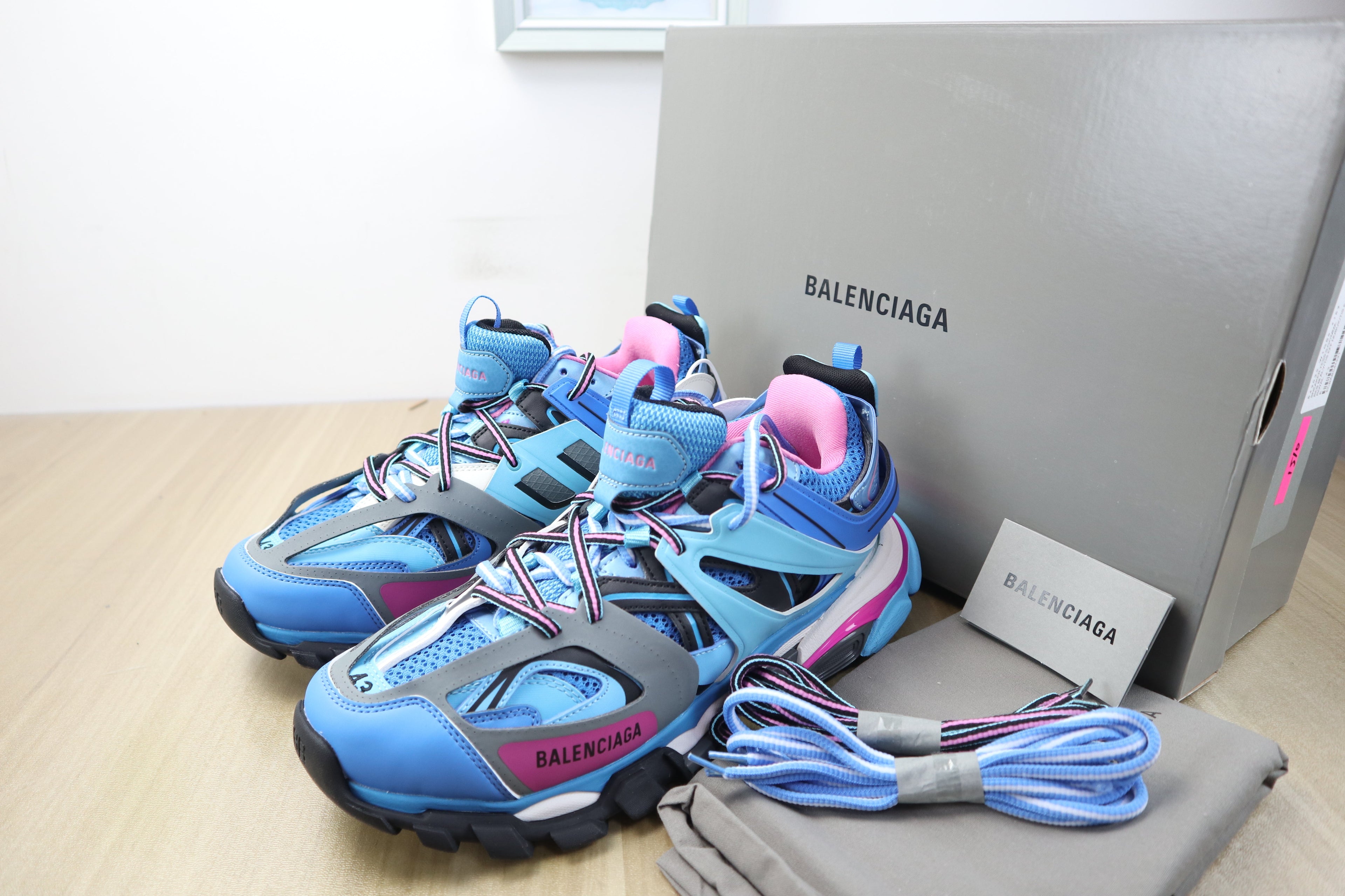 Blncg track blue pink