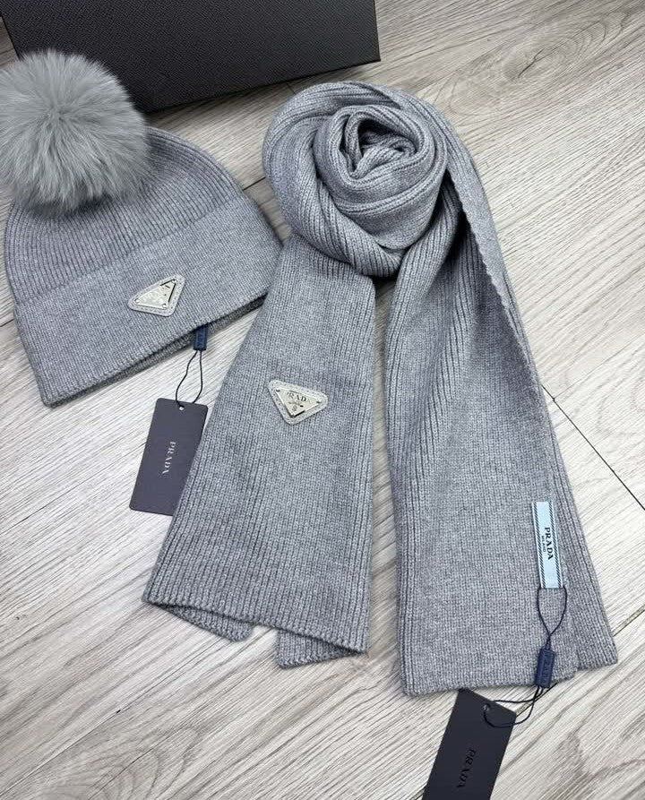 Bonnet et écharpe PRADA