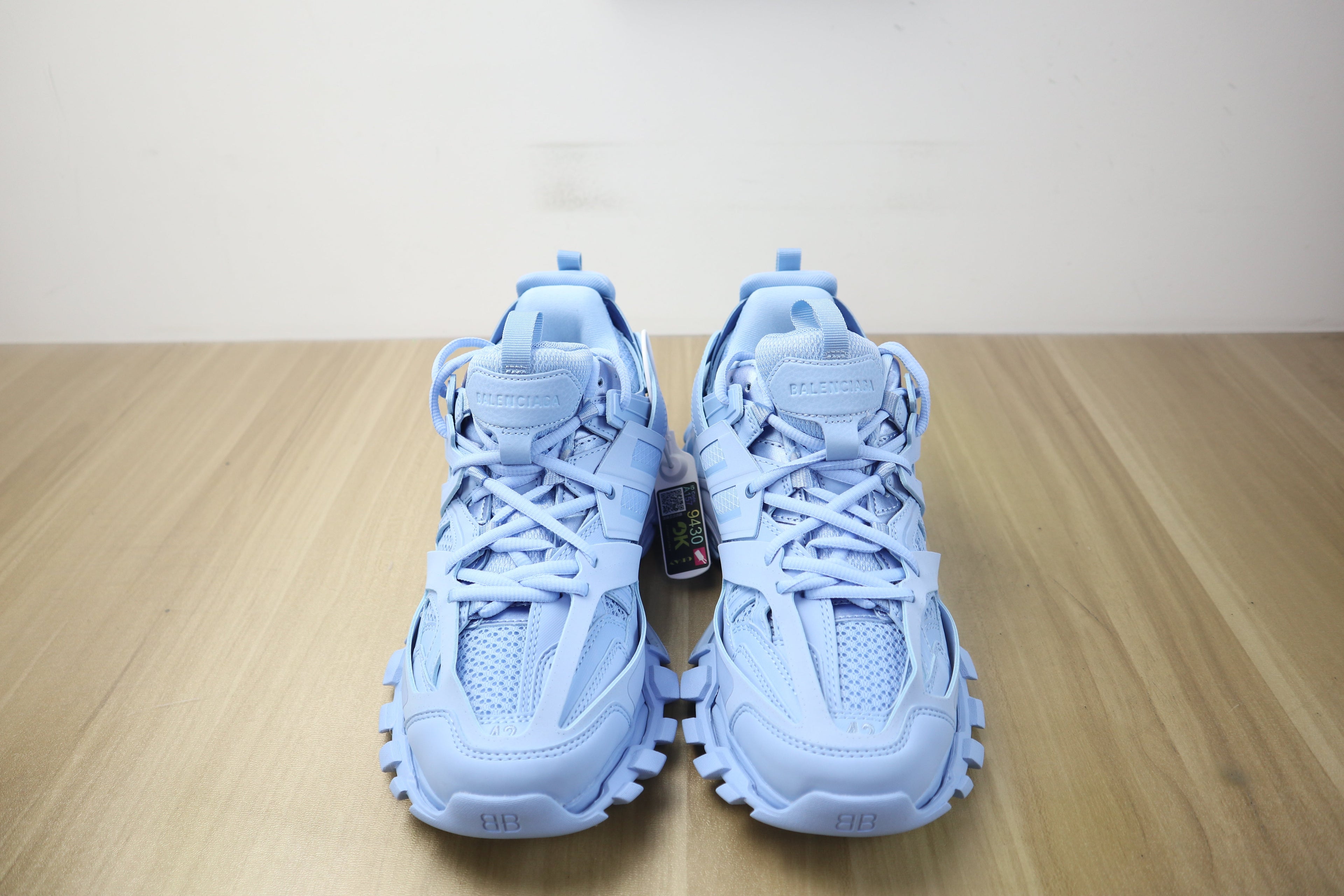 Blncg track blue sky