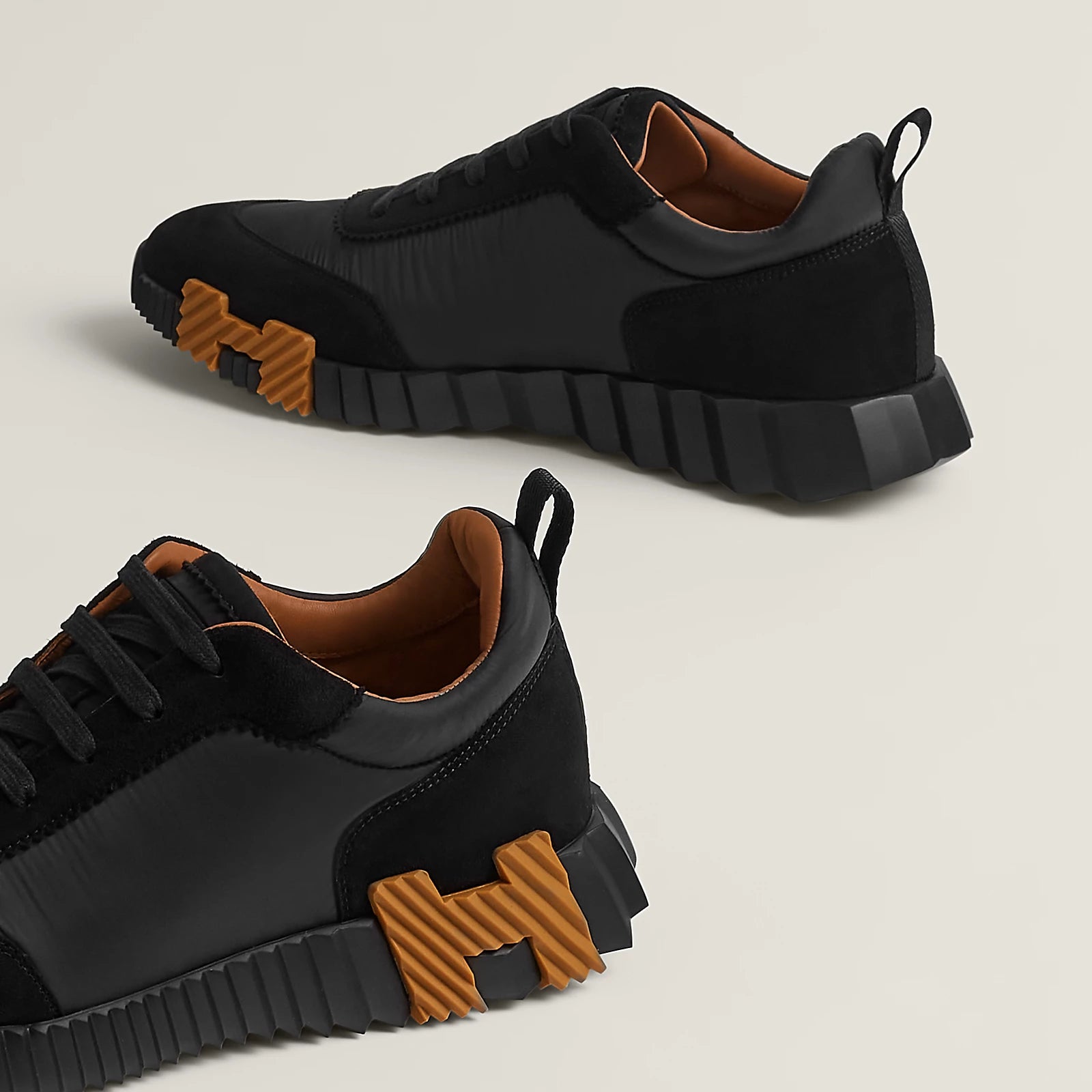 Hermes boucing Noir/Orange