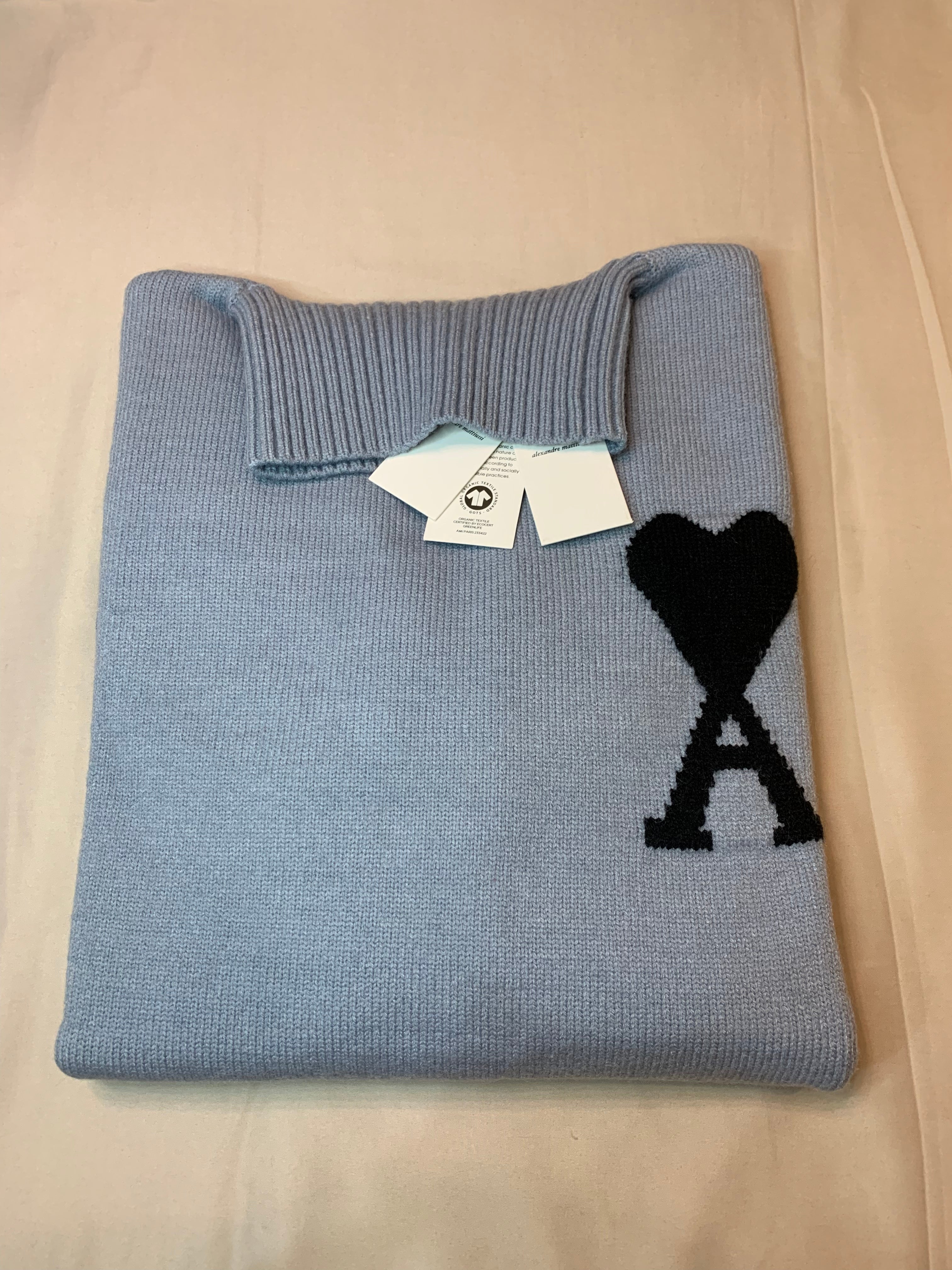 Pull  bleu à petit logo ami de cœur noir