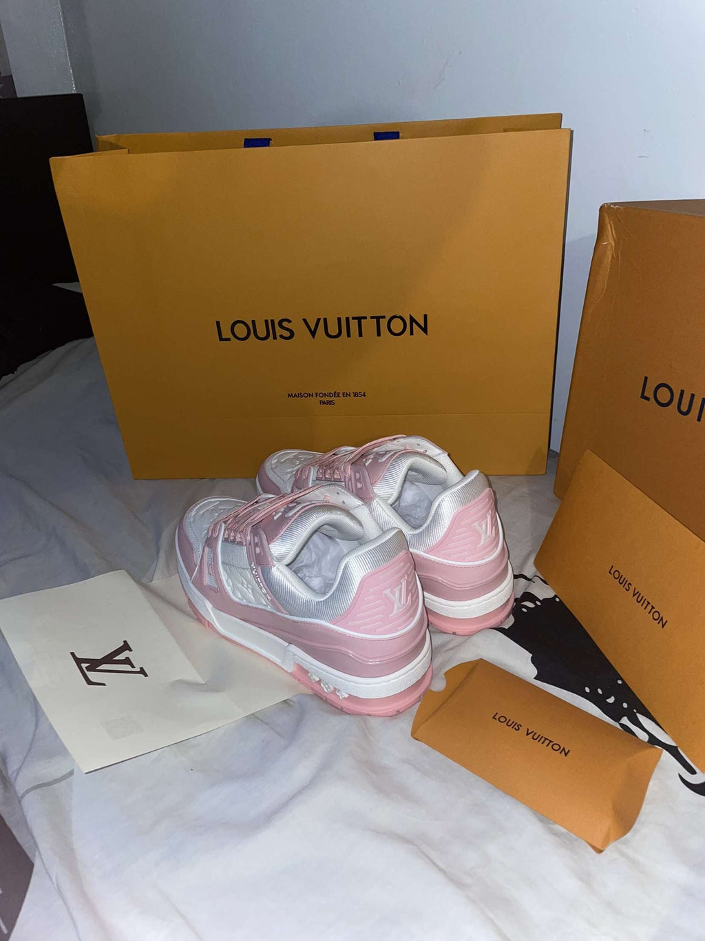 Lv trainers rose