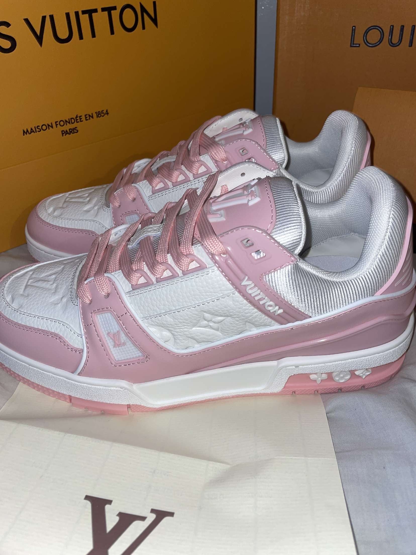 Lv trainers rose