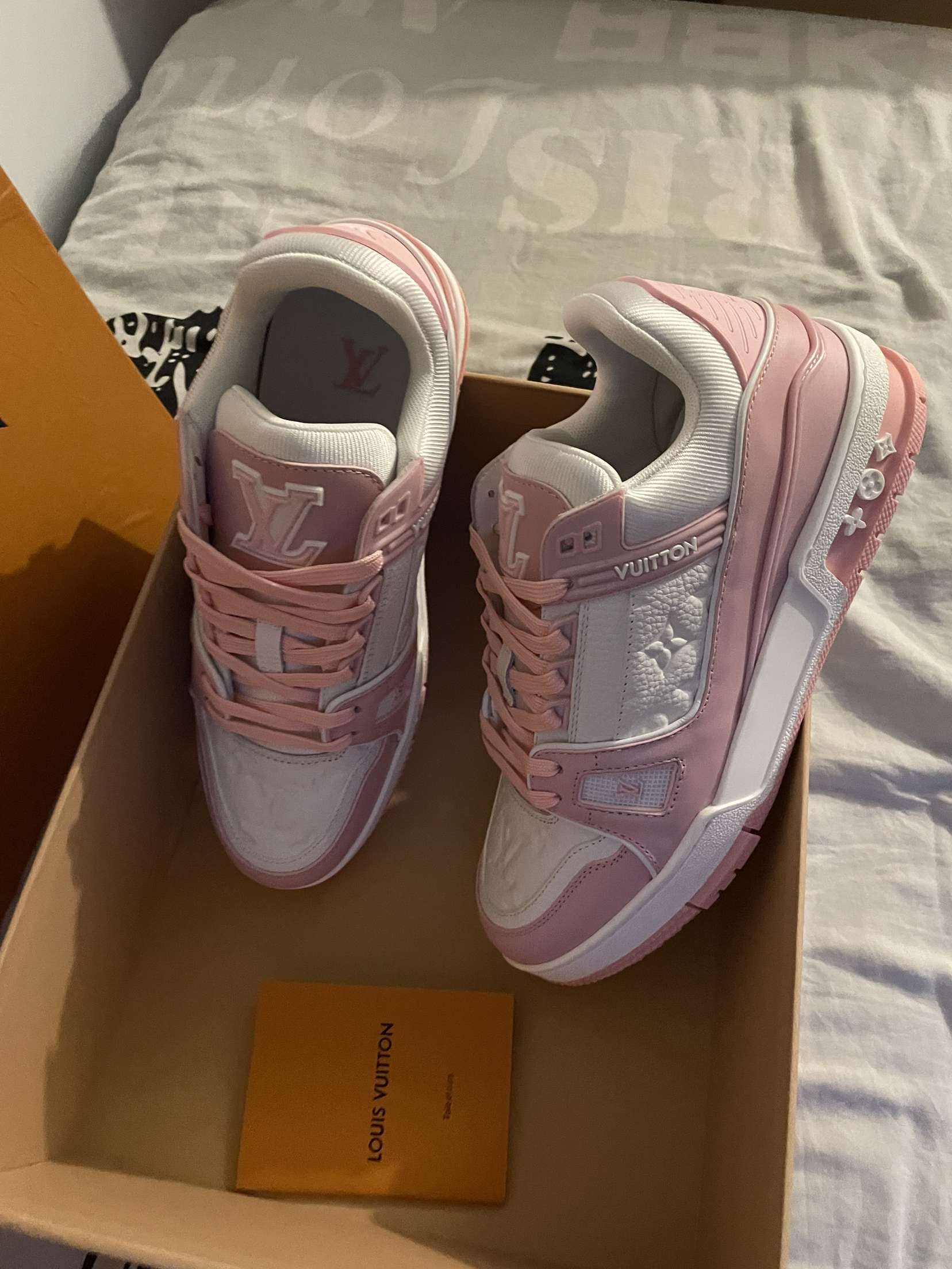 Lv trainers rose